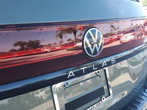 Used 2024 Volkswagen Atlas Peak Edition SE AWD/4WD image 8