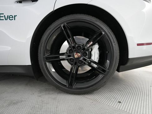 Used 2022 Porsche Taycan image 20
