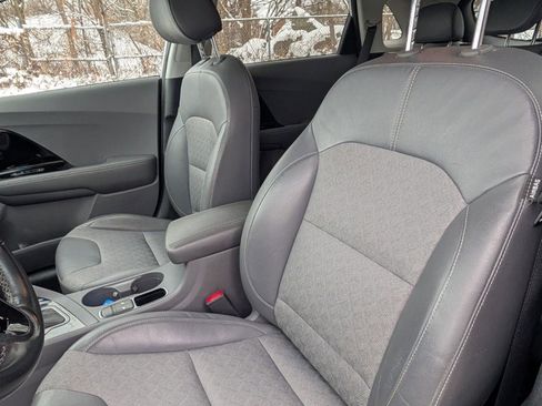 Used 2019 Kia Niro EX image 17