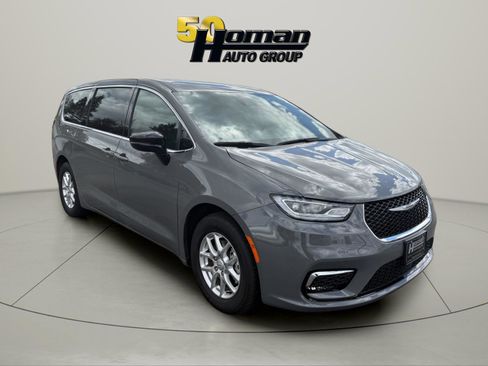 Used 2025 Chrysler Pacifica Select FWD image 7