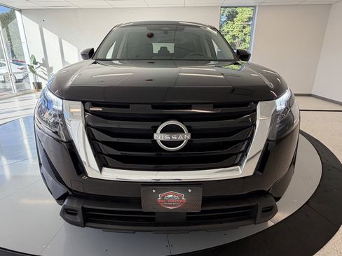 Used 2024 Nissan Pathfinder S image 59