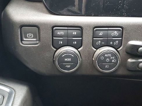 Used 2024 Chevrolet Silverado 2500 LTZ w/ LTZ Convenience Package image 19