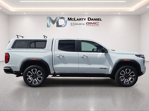 Used 2025 GMC Canyon AT4 w/ Nightfall Edition AWD/4WD image 15