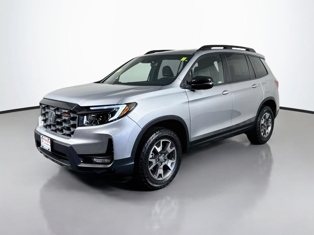 Used 2023 Honda Passport TrailSport image 2