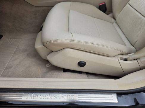 Used 2016 Mercedes-Benz E 350 4MATIC Sedan image 21