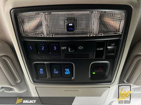Used 2021 Toyota 4Runner Limited AWD/4WD image 22
