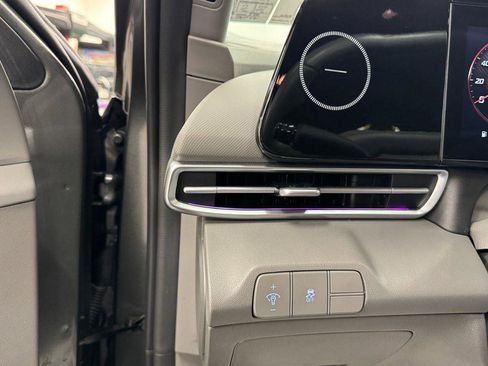 Used 2025 Hyundai Elantra SEL image 8