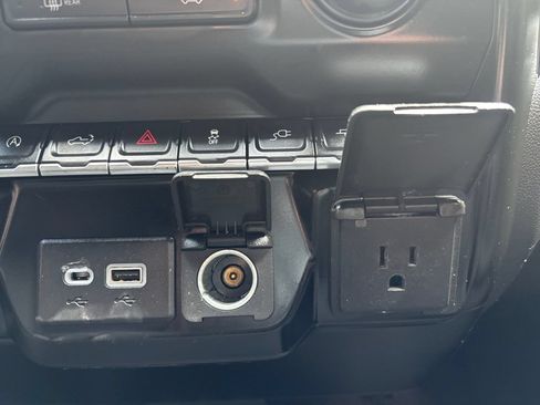 Used 2020 Chevrolet Silverado 1500 Custom w/ Custom Value Package RWD image 6