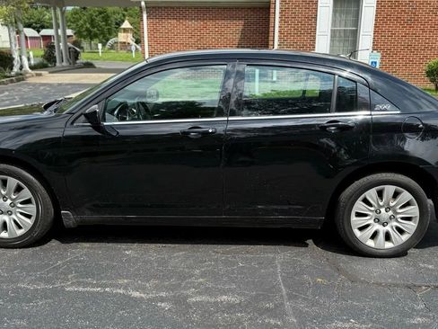 Used 2013 Chrysler 200 LX image 3