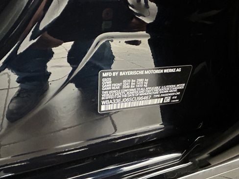 Used 2025 BMW 760i xDrive w/ Executive Package image 32