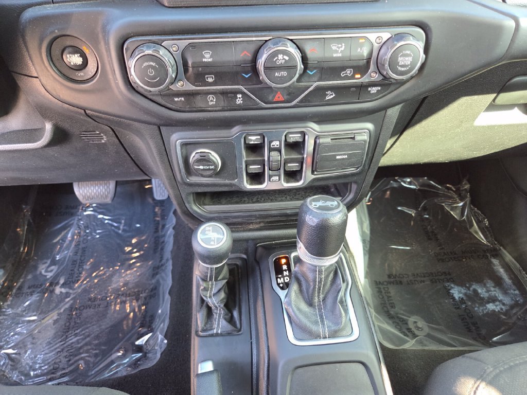 Used 2019 Jeep Wrangler Unlimited Sahara AWD/4WD image 29