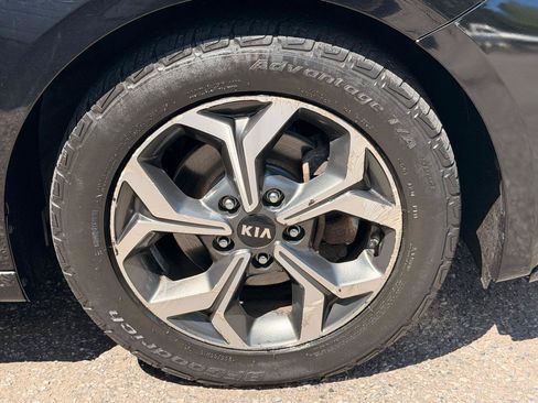 Used 2019 Kia Forte LXS FWD image 14