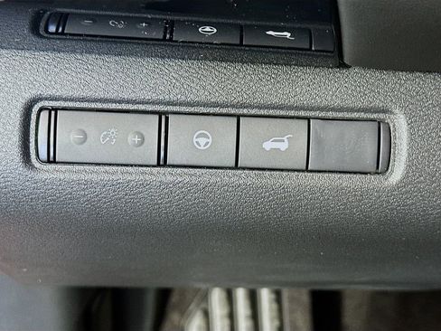 New 2026 Nissan Pathfinder SV w/ SV Premium Package AWD/4WD image 10
