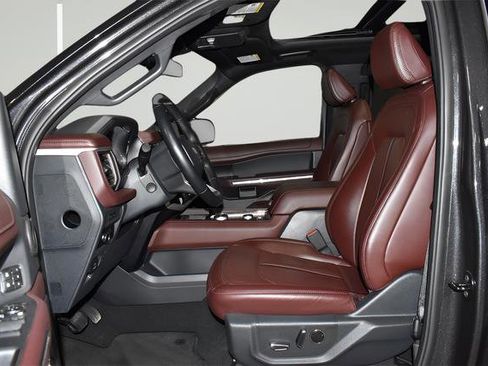 Used 2024 Ford Expedition Limited image 13