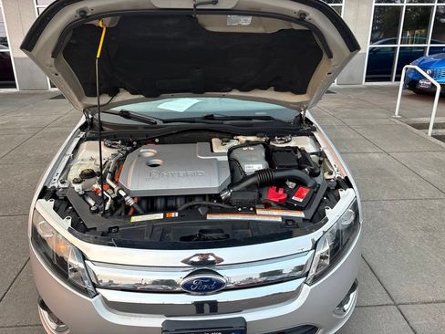 Used 2010 Ford Fusion Hybrid FWD image 3