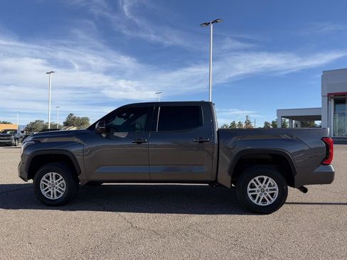 Used 2022 Toyota Tundra SR5 w/ SR5 Premium Package image 2