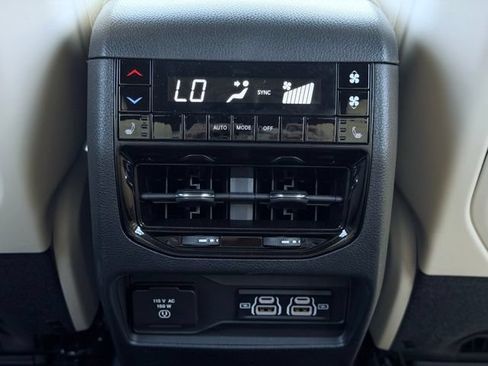 Used 2025 Jeep Grand Cherokee L Limited AWD/4WD image 28