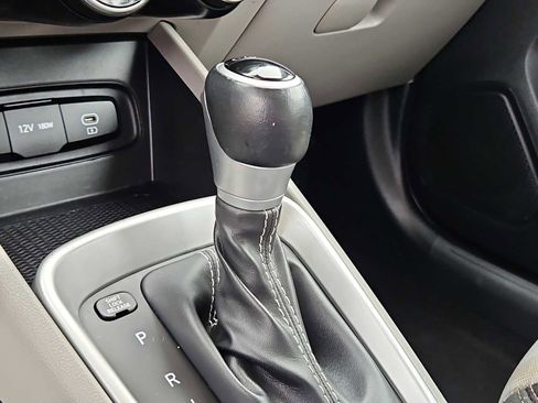 Used 2025 Hyundai Venue SEL image 21