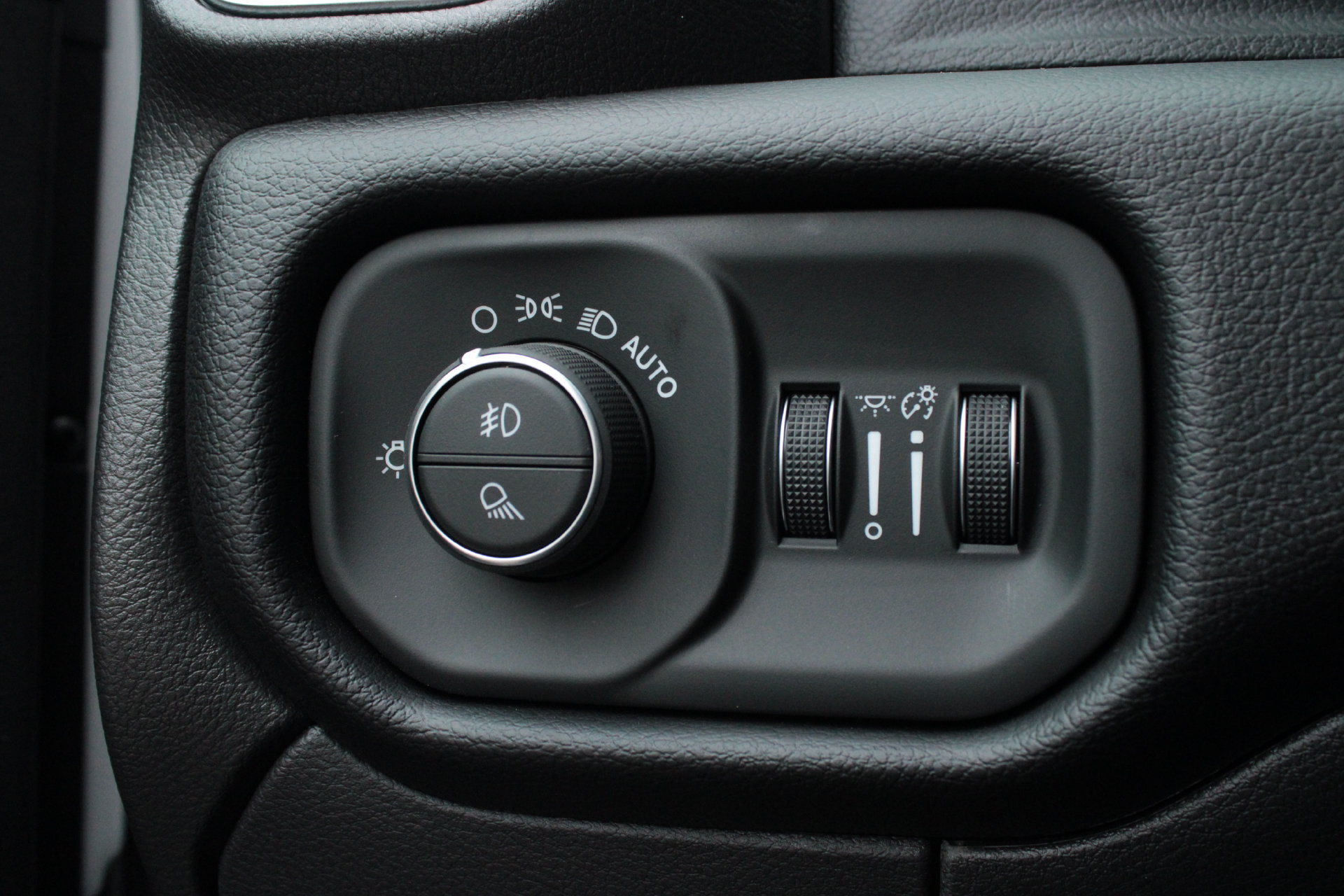 New 2027 RAM 3500 Laramie AWD/4WD image 27