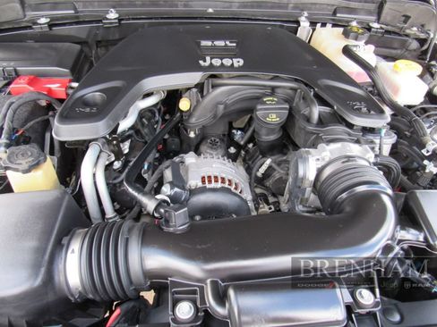 Used 2018 Jeep Wrangler Sport AWD/4WD image 12