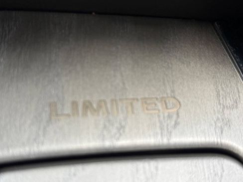 Used 2019 INFINITI QX80 Limited w/ All-Season Package AWD/4WD image 31