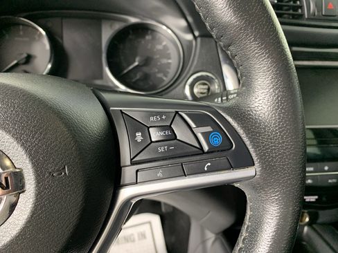 Used 2019 Nissan Rogue SL FWD image 19