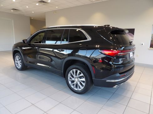 Used 2025 Buick Enclave Preferred AWD/4WD image 6
