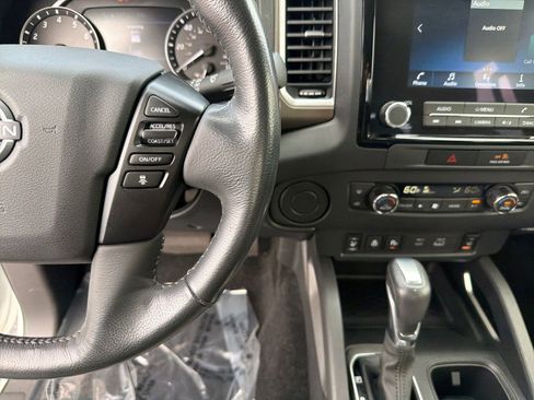 Used 2023 Nissan Frontier SV w/ SV Convenience Package image 15