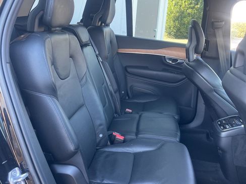 Used 2021 Volvo XC90 T5 Momentum w/ Protection Package Premier image 11