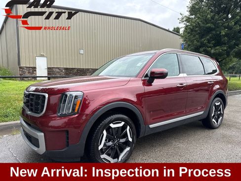 Used 2023 Kia Telluride S AWD/4WD image 1