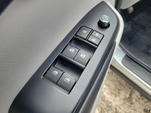 Used 2019 Toyota Highlander XLE image 16