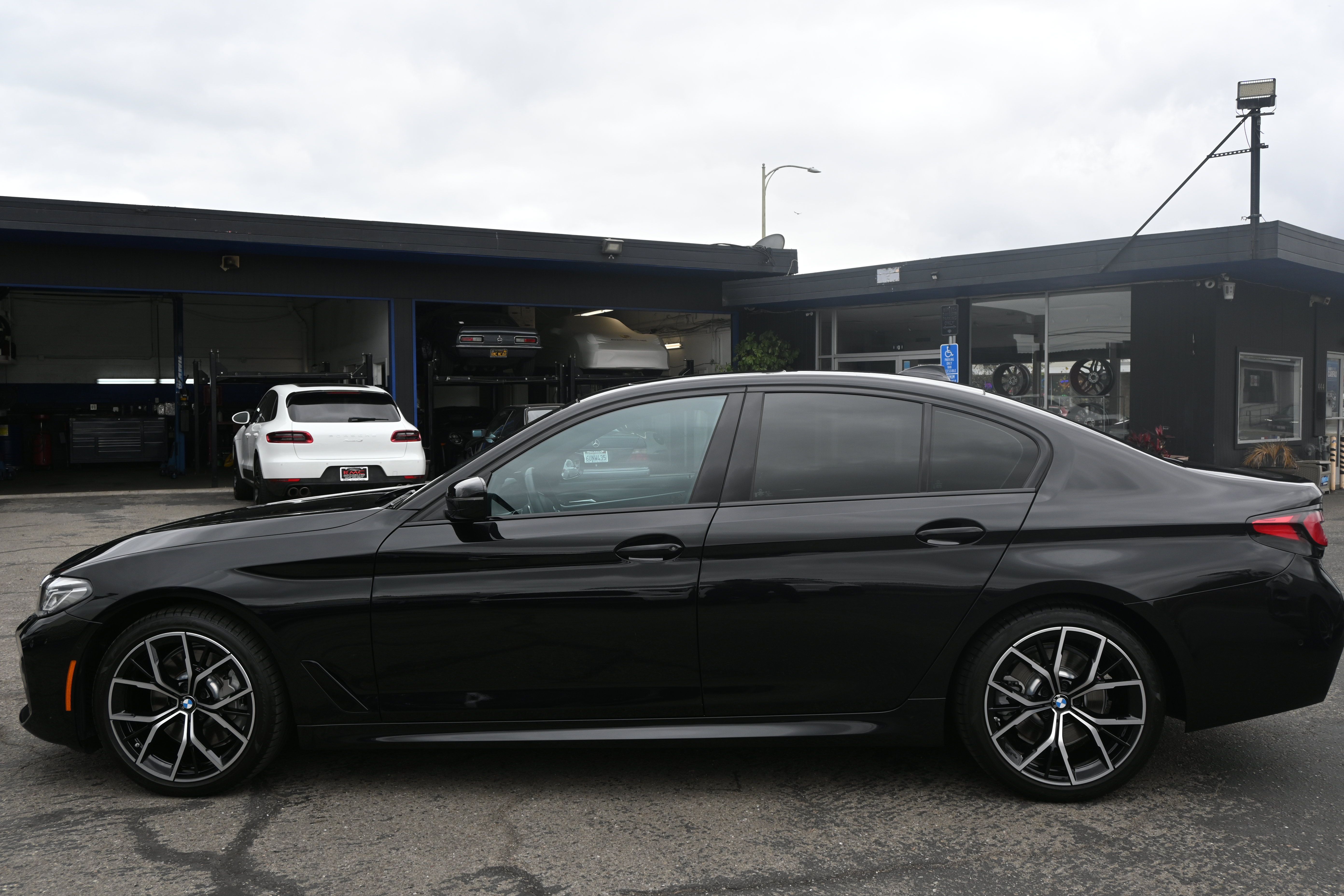 Used 2022 BMW 530i w/ M Sport Package RWD image 29