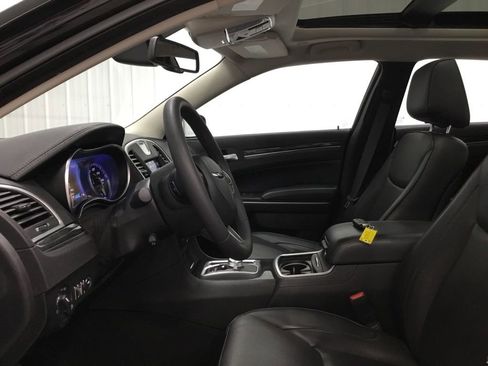 Used 2023 Chrysler 300 Touring L w/ Popular Equipment Group image 5