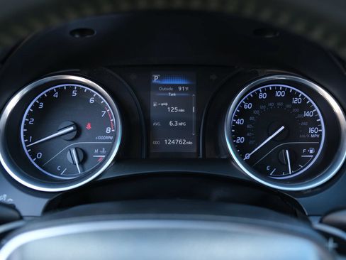 Used 2018 Toyota Camry SE FWD image 15