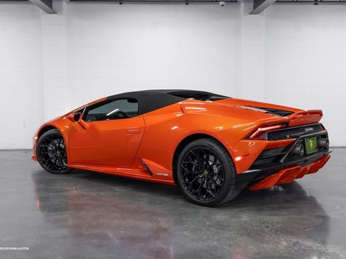 Used 2021 Lamborghini Huracan EVO image 13