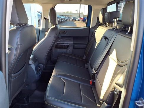 Used 2025 Ford Maverick Lobo image 17