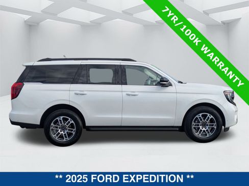 Certified 2025 Ford Expedition Active image 3