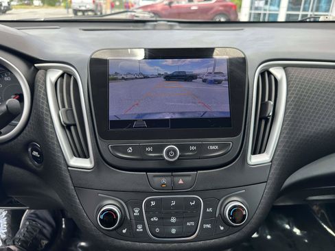 Used 2025 Chevrolet Malibu LT FWD image 11