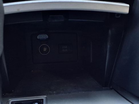 Used 2011 Toyota Camry SE image 9