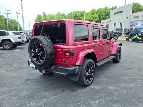 Used 2022 Jeep Wrangler Unlimited Sahara w/ Cold Weather Group AWD/4WD image 6