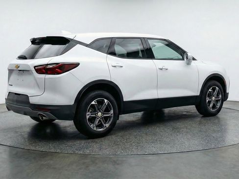 Used 2025 Chevrolet Blazer LT FWD image 9