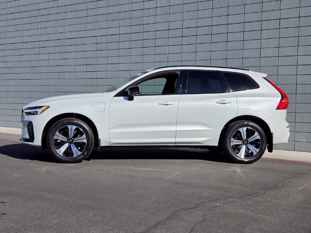 Used 2024 Volvo XC60 T8 Core AWD/4WD image 2