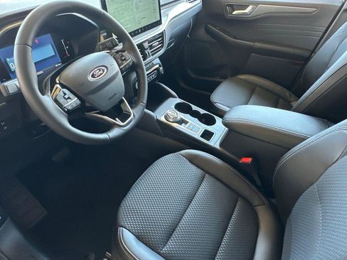 New 2025 Ford Escape SE image 7