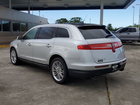 Used 2018 Lincoln MKT AWD w/ Technology Package image 3