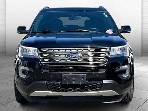 Used 2017 Ford Explorer XLT w/ Equipment Group 202A image 2