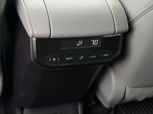 Used 2023 Toyota Highlander XLE image 26