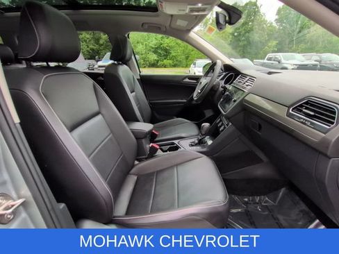 Used 2021 Volkswagen Tiguan SE FWD image 29