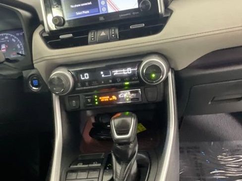Used 2019 Toyota RAV4 Limited w/ Cold Weather Package FWD image 21