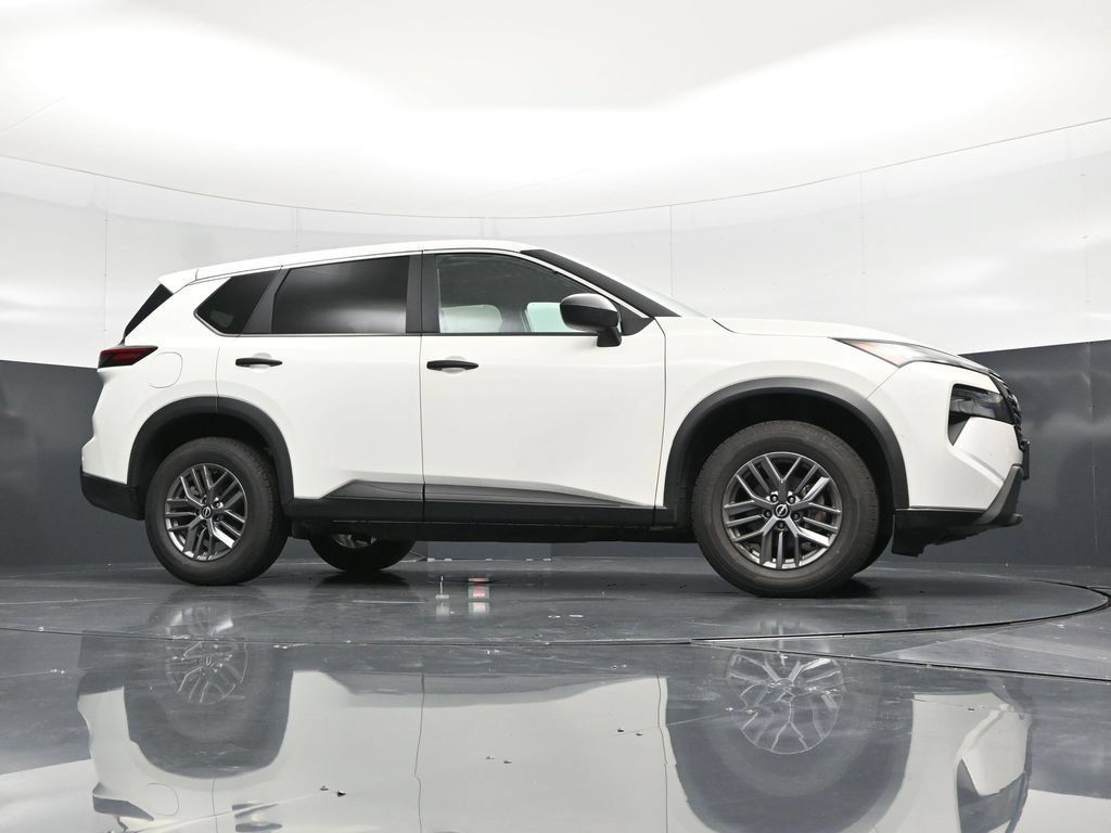 Used 2024 Nissan Rogue S AWD/4WD image 52