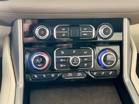 Used 2024 GMC Yukon Denali w/ Denali Reserve Package AWD/4WD image 17
